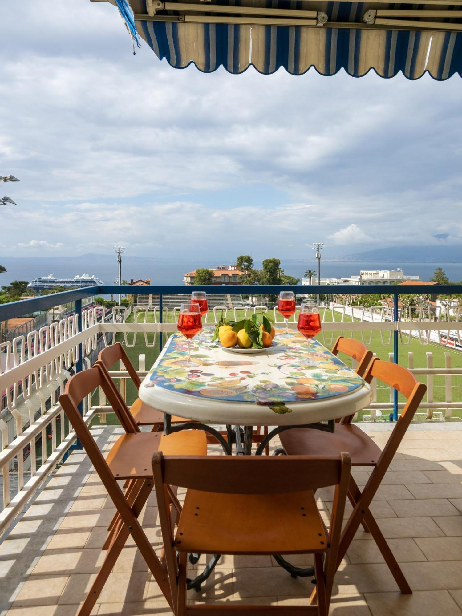 Residenza Le Sirene City Center Соренто Екстериор снимка